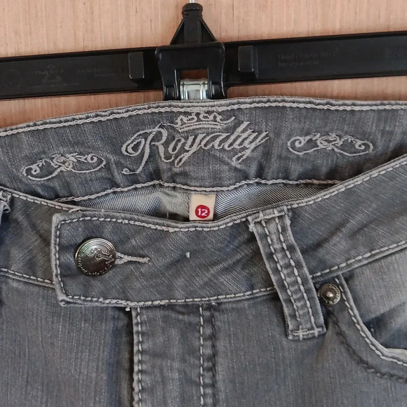 "ROYALTY" Ladies Gray SZ 12 Stud Adorned Jeans Straight Leg Mid Rise - Picture 5 of 11